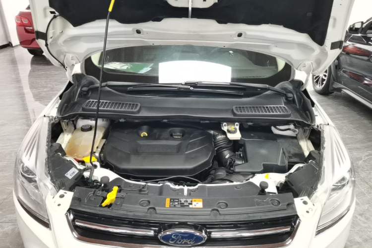 Used Ford Kuga 2015 2.0L GTDi Four-Wheel Drive Elite Model Engine Bay