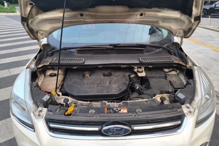 Used Ford Kuga 2015 2.0L GTDi Four-Wheel Drive Elite Model Engine Bay