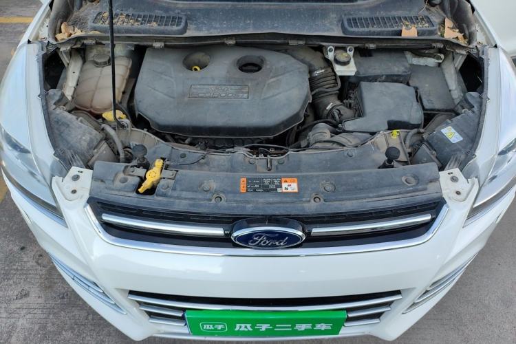 Used Ford Kuga 2015 2.0L GTDi Four-Wheel-Drive Sport Model Engine Bay