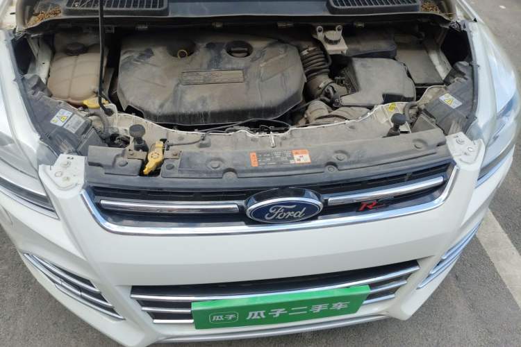 Used Ford Kuga 2015 2.0L GTDi Four-Wheel-Drive Sport Model Engine Bay