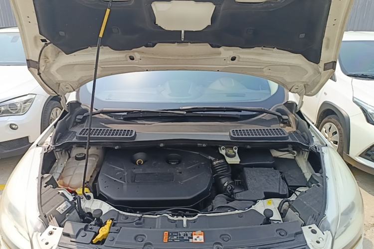 Used Ford Kuga 2015 2.0L GTDi Four-Wheel-Drive Sport Model Engine Bay