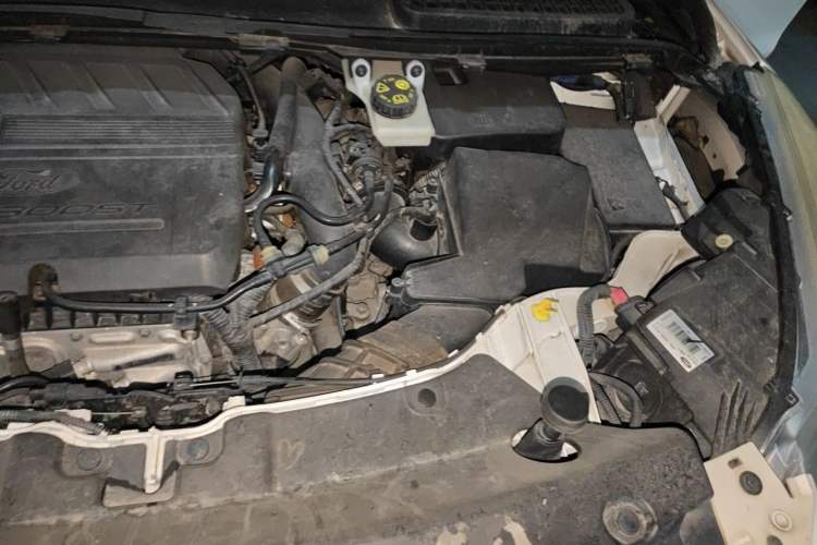 Used Ford Kuga 2015 1.5L GTDi Two-Wheel Drive Fashion Edition Engine Bay Left
