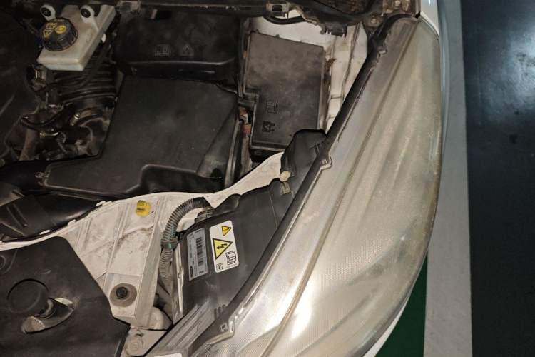 Used Ford Kuga 2015 2.0L GTDi Four-Wheel Drive Prestige Model Engine Bay Left