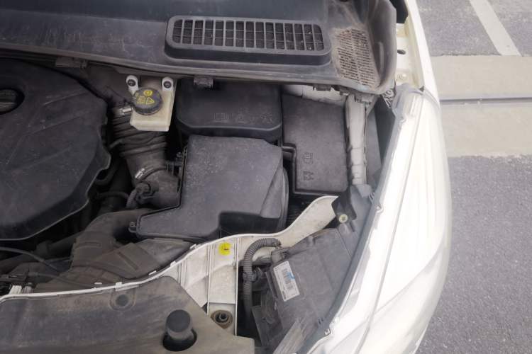 Used Ford Kuga 2015 2.0L GTDi Four-Wheel Drive Elite Model Engine Bay Left