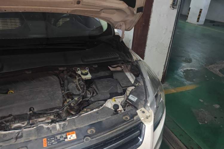 Used Ford Kuga 2015 1.5L GTDi Two-Wheel Drive Fashion Edition Engine Bay Left