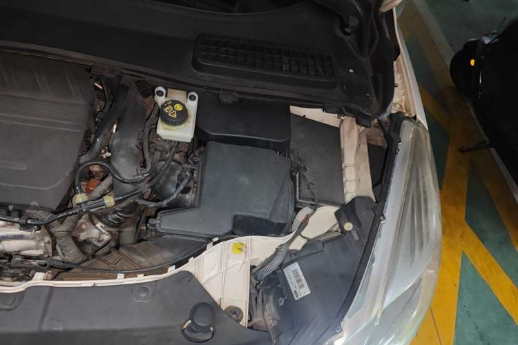 Used Ford Kuga 2015 1.5L GTDi Four-Wheel-Drive Elite Model Engine Bay Left