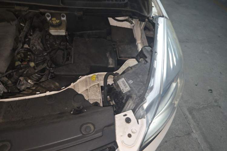 Used Ford Kuga 2015 1.5L GTDi Two-Wheel Drive Fashion Edition Engine Bay Left
