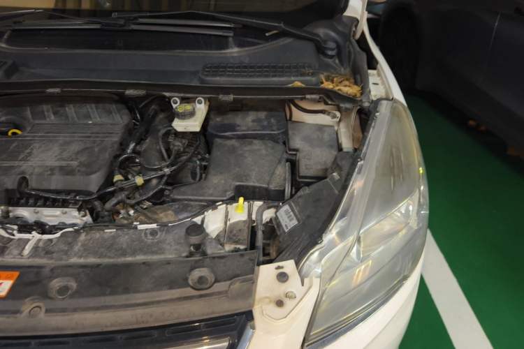 Used Ford Kuga 2015 1.5L GTDi Two-Wheel Drive Fashion Edition Engine Bay Left