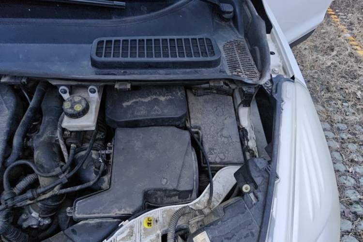 Used Ford Kuga 2015 1.5L GTDi Two-Wheel-Drive Comfort Model Engine Bay Left