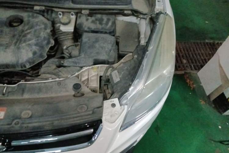 Used Ford Kuga 2015 2.0L GTDi Four-Wheel Drive Elite Model Engine Bay Left