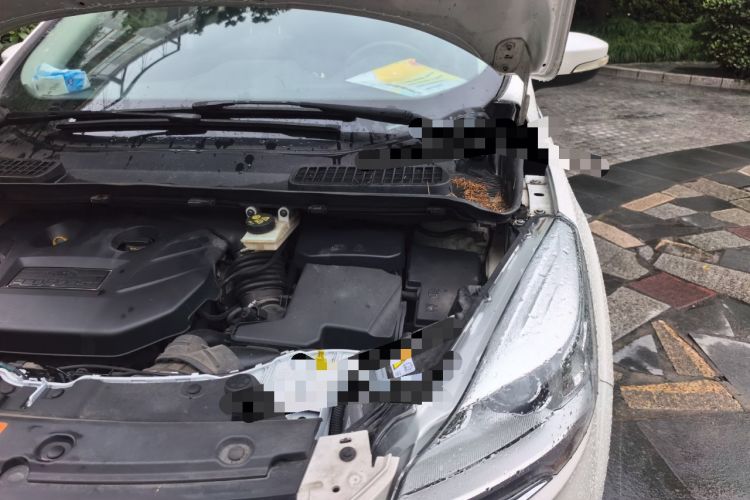 Used Ford Kuga 2015 2.0L GTDi Four-Wheel-Drive Sport Model Engine Bay Left