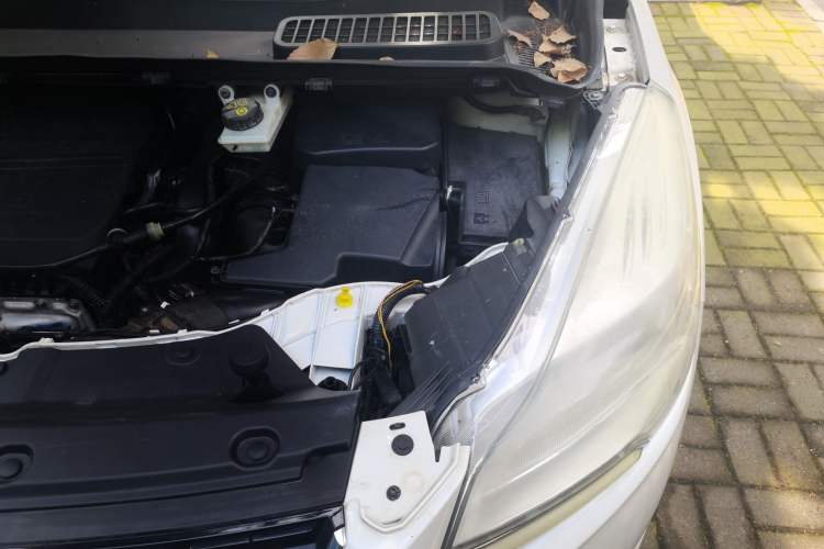 Used Ford Kuga 2015 1.5L GTDi Four-Wheel-Drive Elite Model Engine Bay Left