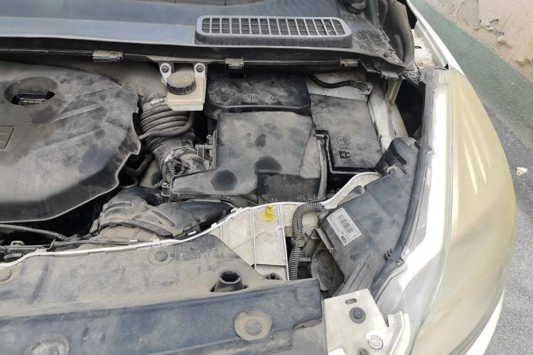 Used Ford Kuga 2015 2.0L GTDi Four-Wheel Drive Elite Model Engine Bay Left