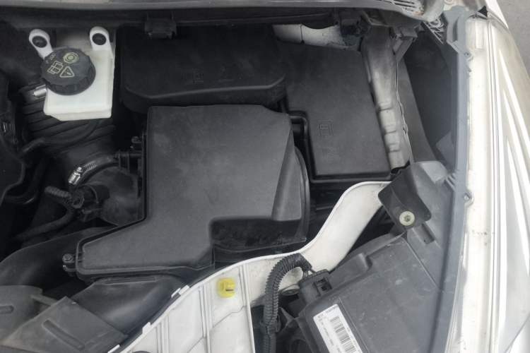 Used Ford Kuga 2015 2.0L GTDi Four-Wheel Drive Elite Model Engine Bay Left
