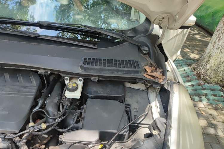 Used Ford Kuga 2015 1.5L GTDi Two-Wheel Drive Fashion Edition Engine Bay Left