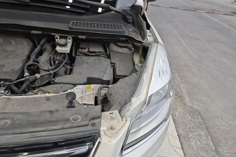 Used Ford Kuga 2015 1.5L GTDi Two-Wheel-Drive Comfort Model Engine Bay Left