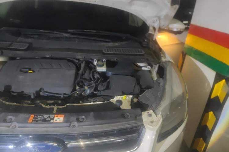 Used Ford Kuga 2015 1.5L GTDi Two-Wheel Drive Fashion Edition Engine Bay Left
