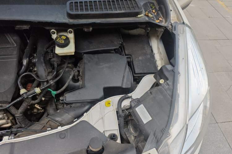 Used Ford Kuga 2015 1.5L GTDi Four-Wheel-Drive Elite Model Engine Bay Left