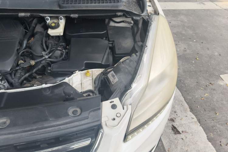 Used Ford Kuga 2015 1.5L GTDi Two-Wheel-Drive Comfort Model Engine Bay Left