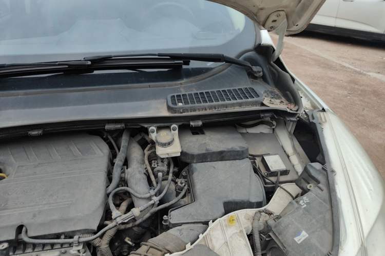 Used Ford Kuga 2015 1.5L GTDi Two-Wheel-Drive Comfort Model Engine Bay Left