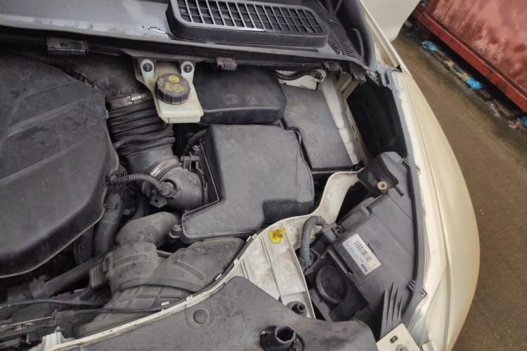 Used Ford Kuga 2015 2.0L GTDi Four-Wheel Drive Elite Model Engine Bay Left