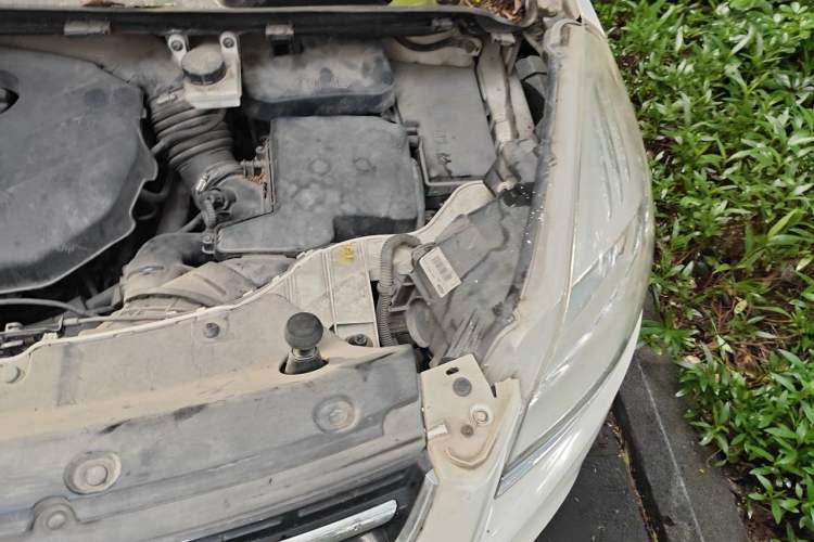 Used Ford Kuga 2015 2.0L GTDi Four-Wheel Drive Elite Model Engine Bay Left