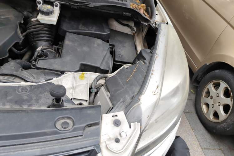 Used Ford Kuga 2015 2.0L GTDi Four-Wheel-Drive Sport Model Engine Bay Left