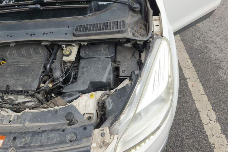 Used Ford Kuga 2015 1.5L GTDi Two-Wheel-Drive Comfort Model Engine Bay Left