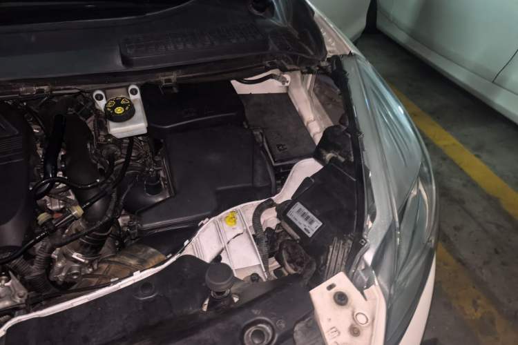 Used Ford Kuga 2015 1.5L GTDi Four-Wheel-Drive Elite Model Engine Bay Left