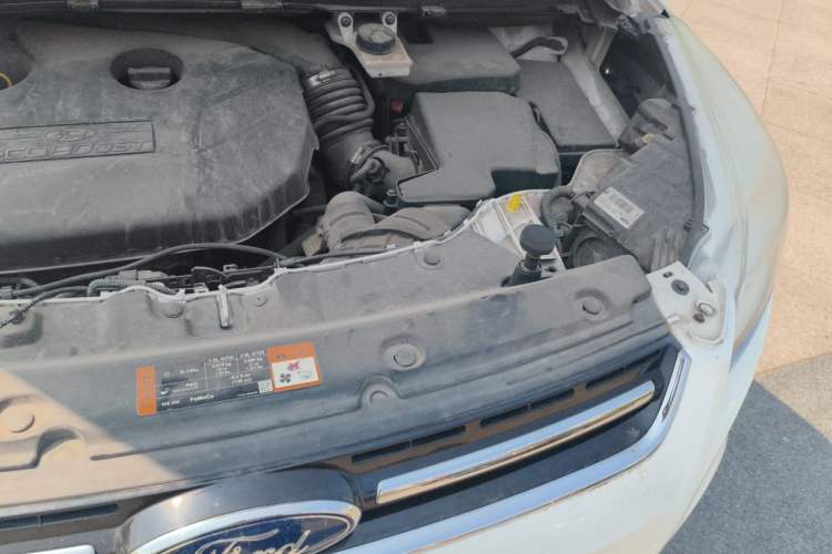 Used Ford Kuga 2015 2.0L GTDi Four-Wheel Drive Elite Model Engine Bay Left
