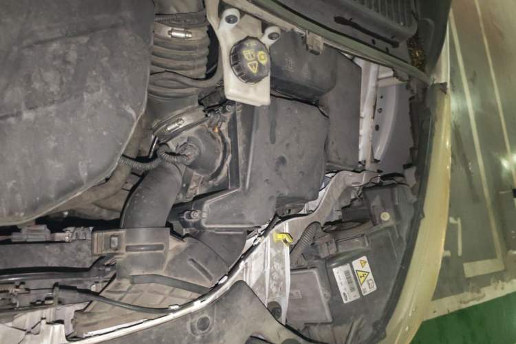 Used Ford Kuga 2015 2.0L GTDi Four-Wheel-Drive Sport Model Engine Bay Left