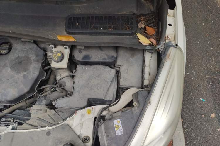 Used Ford Kuga 2015 2.0L GTDi Four-Wheel-Drive Sport Model Engine Bay Left