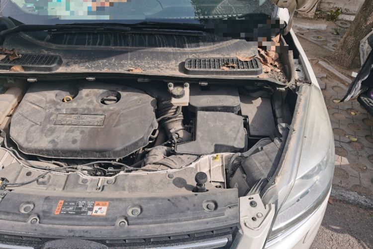 Used Ford Kuga 2015 2.0L GTDi Four-Wheel Drive Prestige Model Engine Bay Left