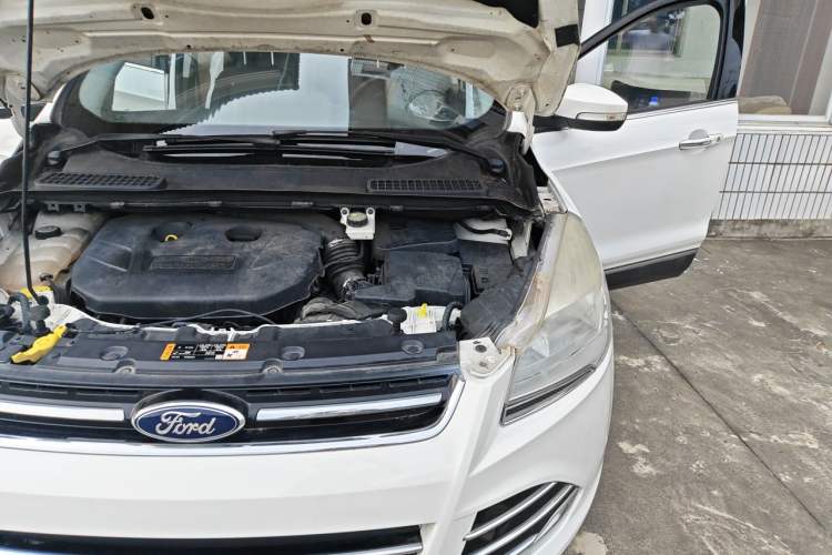 Used Ford Kuga 2015 2.0L GTDi Four-Wheel Drive Elite Model Engine Bay Left