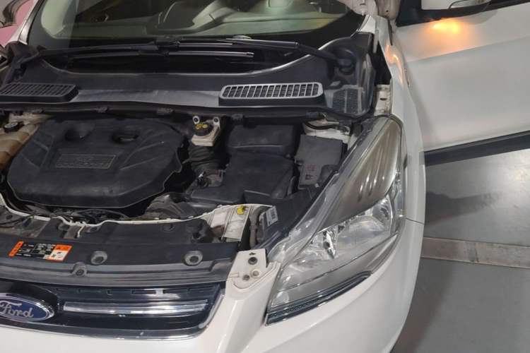 Used Ford Kuga 2015 2.0L GTDi Four-Wheel Drive Elite Model Engine Bay Left