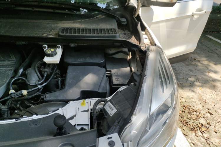 Used Ford Kuga 2015 1.5L GTDi Two-Wheel Drive Fashion Edition Engine Bay Left