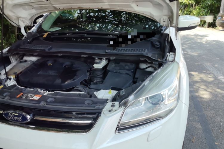 Used Ford Kuga 2015 2.0L GTDi Four-Wheel Drive Prestige Model Engine Bay Left