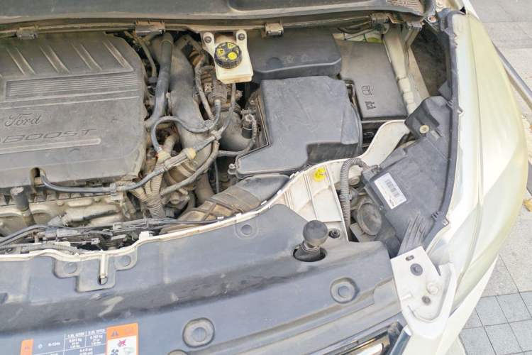 Used Ford Kuga 2015 1.5L GTDi Two-Wheel-Drive Comfort Model Engine Bay Left