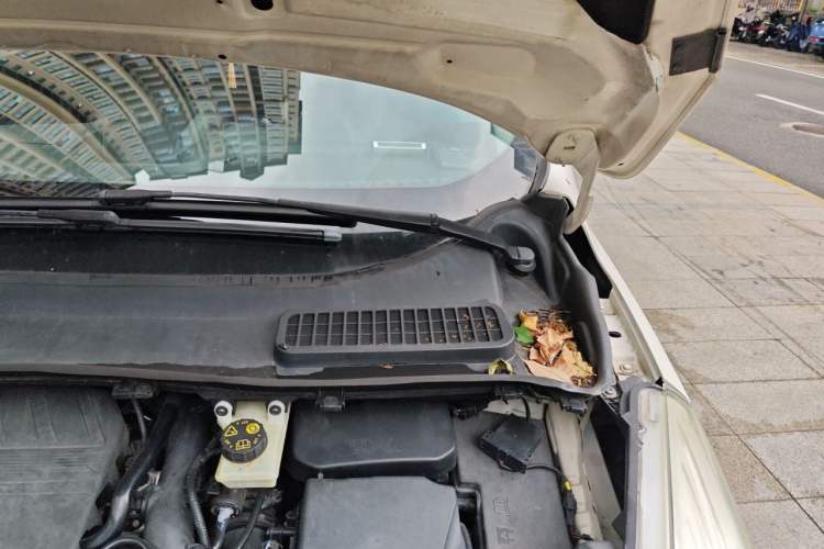 Used Ford Kuga 2015 1.5L GTDi Two-Wheel-Drive Comfort Model Engine Bay Left