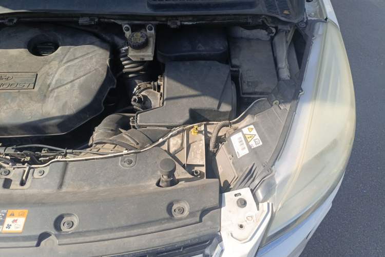 Used Ford Kuga 2015 2.0L GTDi Four-Wheel Drive Prestige Model Engine Bay Left