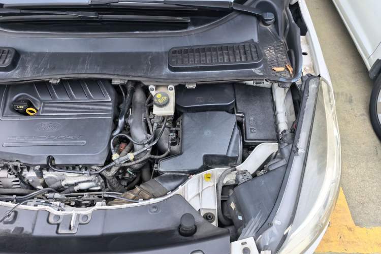 Used Ford Kuga 2015 1.5L GTDi Four-Wheel-Drive Elite Model Engine Bay Left