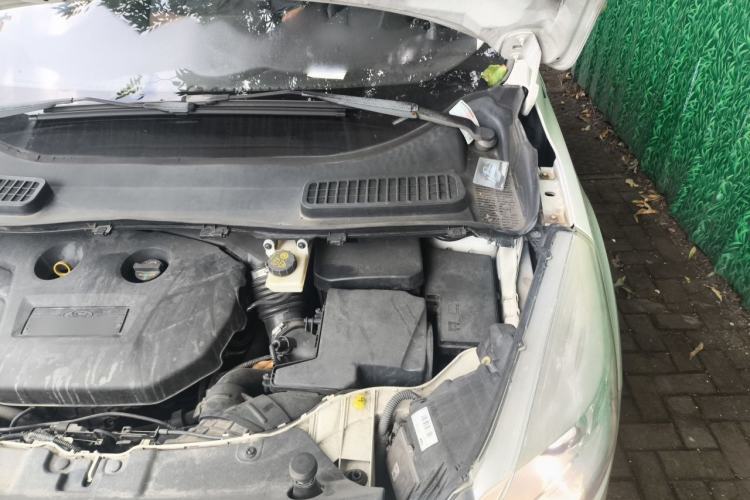 Used Ford Kuga 2015 2.0L GTDi Four-Wheel Drive Prestige Model Engine Bay Left