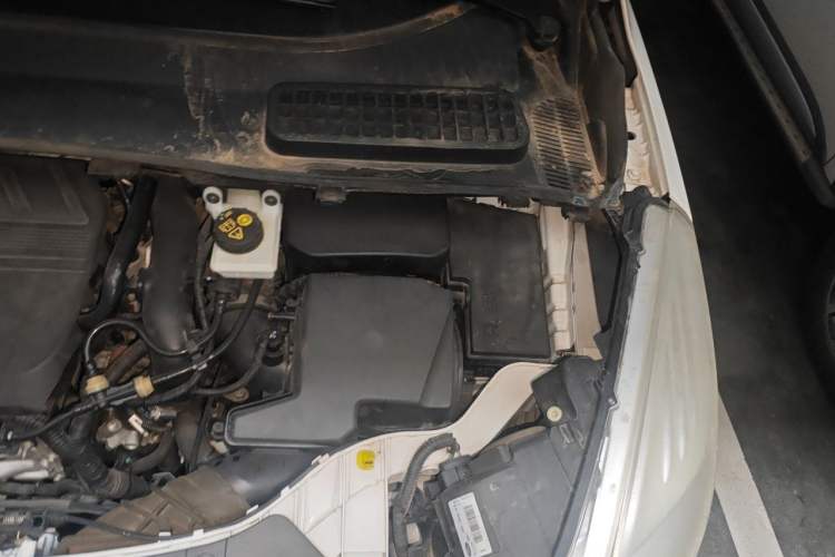 Used Ford Kuga 2015 1.5L GTDi Four-Wheel-Drive Elite Model Engine Bay Left