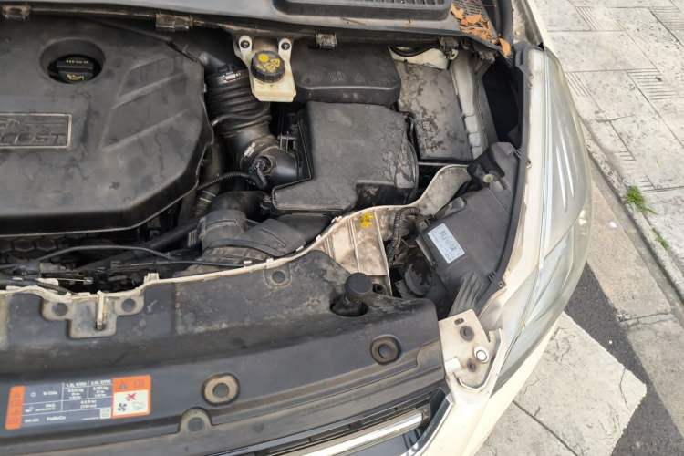 Used Ford Kuga 2015 2.0L GTDi Four-Wheel Drive Elite Model Engine Bay Left