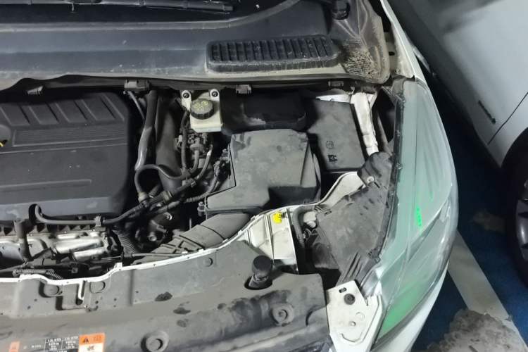 Used Ford Kuga 2015 1.5L GTDi Four-Wheel-Drive Elite Model Engine Bay Left