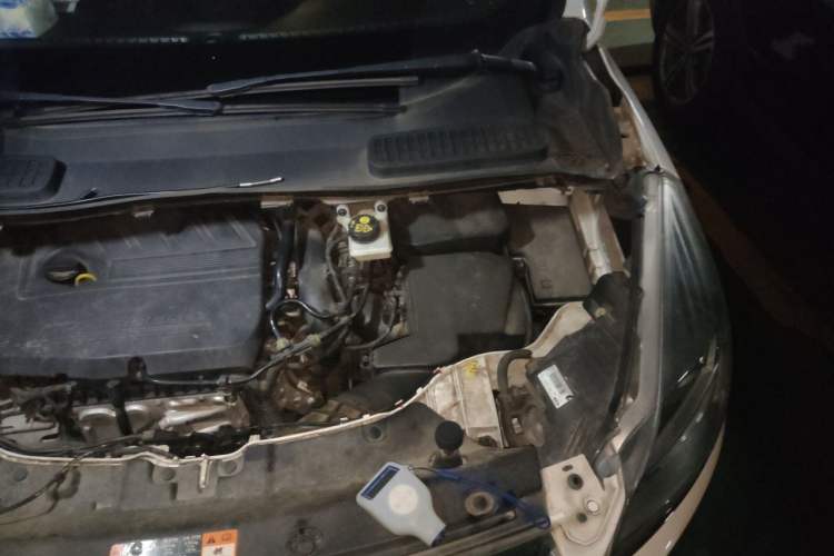 Used Ford Kuga 2015 1.5L GTDi Two-Wheel-Drive Comfort Model Engine Bay Left