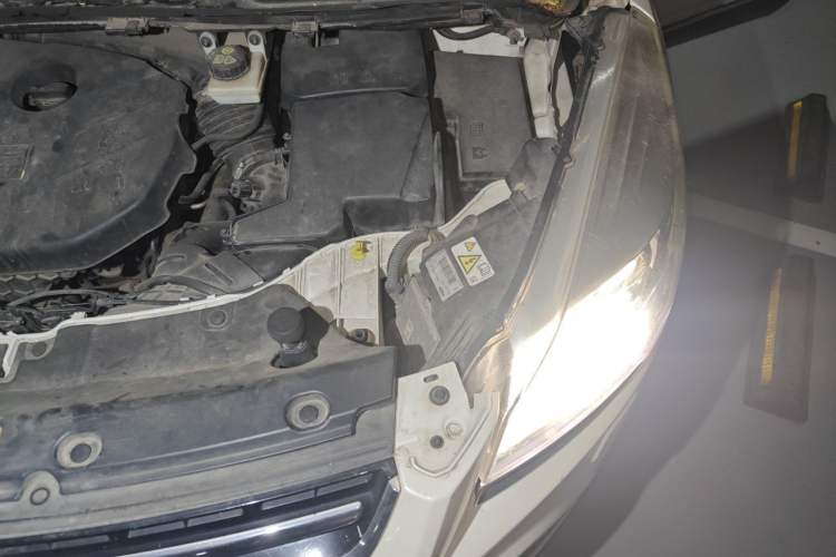 Used Ford Kuga 2015 2.0L GTDi Four-Wheel Drive Prestige Model Engine Bay Left