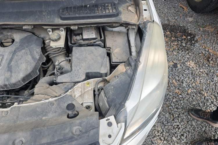 Used Ford Kuga 2015 2.0L GTDi Four-Wheel-Drive Sport Model Engine Bay Left