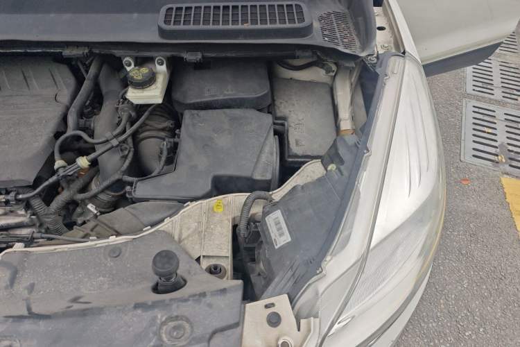 Used Ford Kuga 2015 1.5L GTDi Two-Wheel Drive Fashion Edition Engine Bay Left