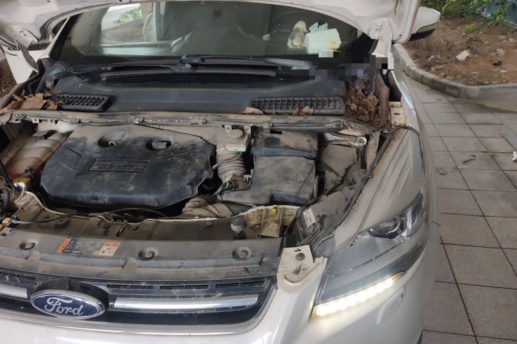 Used Ford Kuga 2015 2.0L GTDi Four-Wheel Drive Prestige Model Engine Bay Left